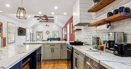 Spacious 5 BR 3.5 bath w private backyard