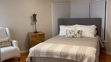 3 bedrooms, desk, iron/ironing board, free WiFi