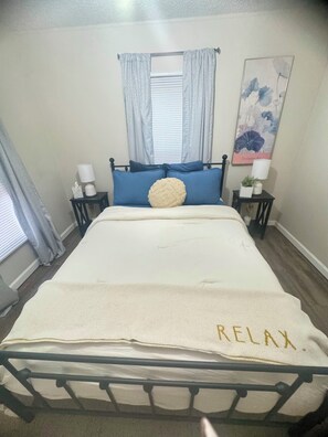 3 عدّة غرف نوم ومكتب ومكواة/لوح كي وواي فاي مجانًا