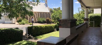 Poppy’s Place, a beautiful family & pet friendly1920’s bungalow. 