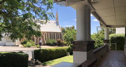 Poppy’s Place, a beautiful family & pet friendly1920’s bungalow.