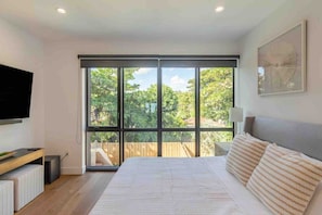 3 bedrooms, desk, iron/ironing board, travel cot