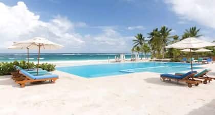 Cozy Apt with Private Beach within HardRock Cafe complex