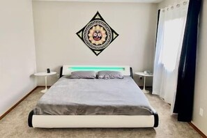5 室のベッドルーム、デスク、アイロン / アイロン台、WiFi (無料)