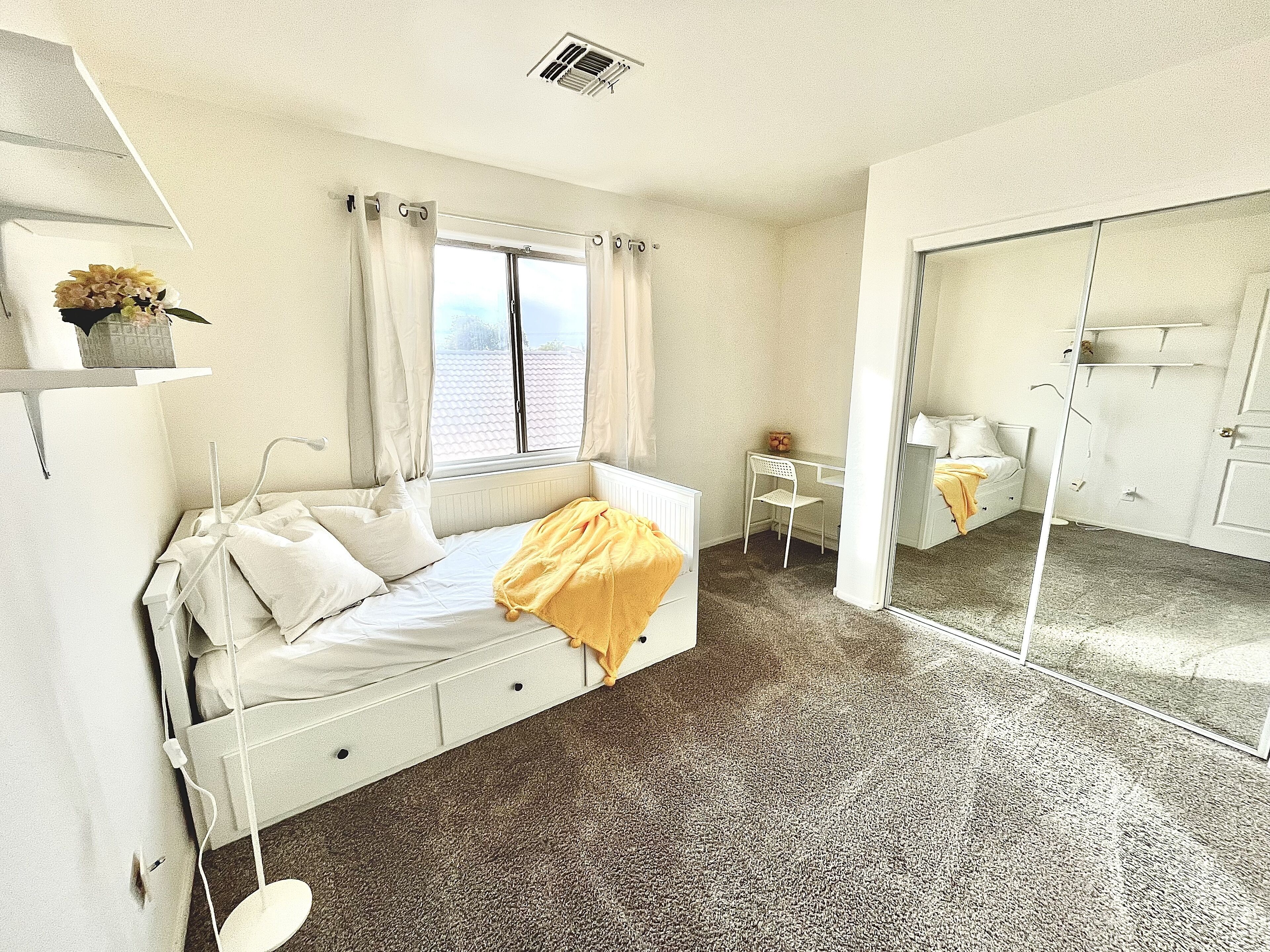 Home 2.5 miles from stadium + 2 Phx Open tickets