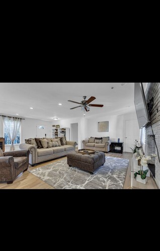 *New* Cozy 3bdr+1Bonus Newly Remodeled Home 