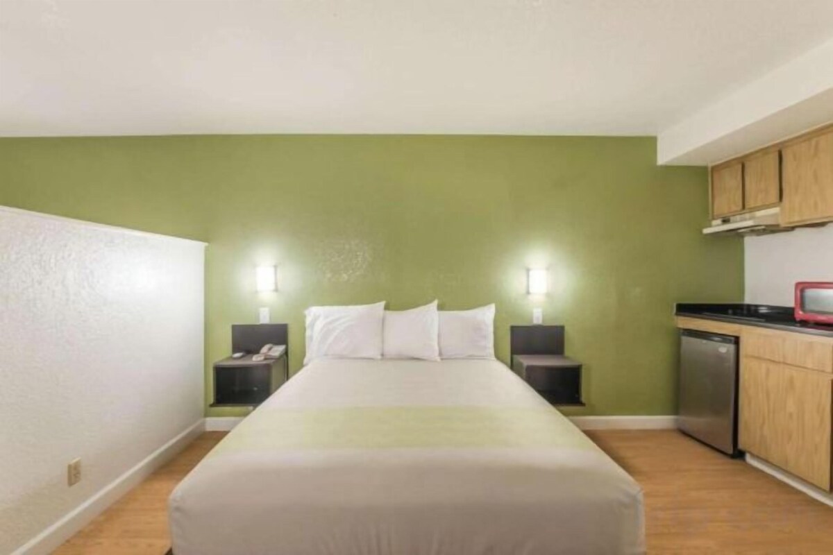 1 Queen Bed With Kitchen-Smoking