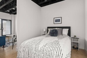 2 bedrooms, iron/ironing board, WiFi