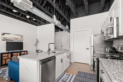 Plus One - Pet Friendly ~ Unique Reclaimed Commercial Space ~ 8 Min to Downtown