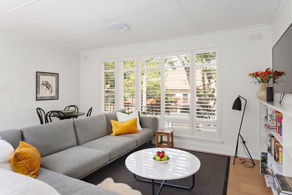 Basic Room | Living area
