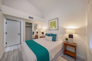 3 bedrooms, desk, iron/ironing board, travel crib