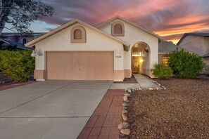 Exterior - Near NW Hospital / 3 BR & 2 BA / Garage / Fenced (Tucson)
