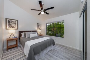 3 bedrooms, desk, iron/ironing board, travel crib - Near NW Hospital / 3 BR & 2 BA / Garage / Fenced (Tucson)