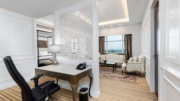 Presidential Suite | Ruang tamu | TV skrin rata