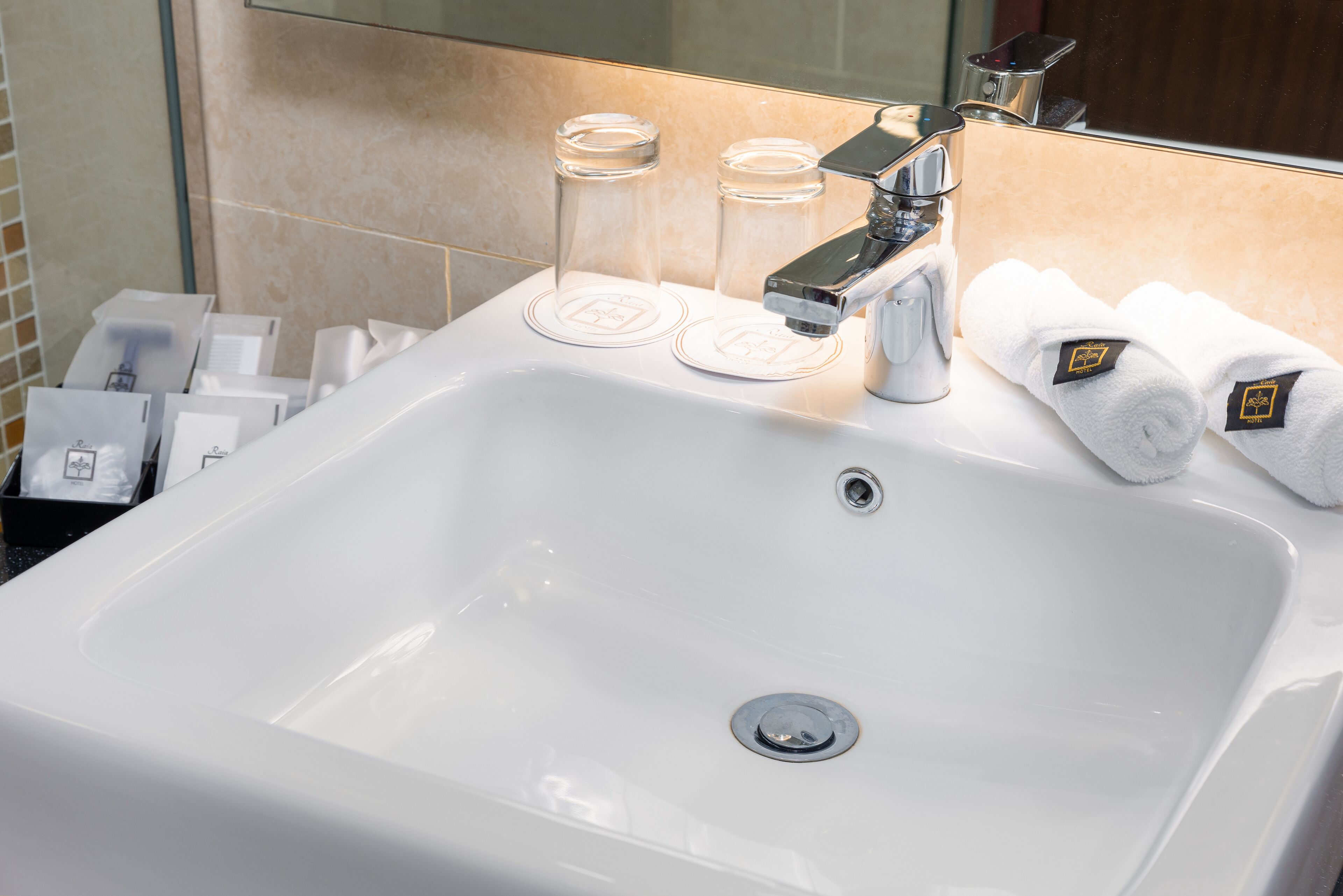 free toiletries, hair dryer