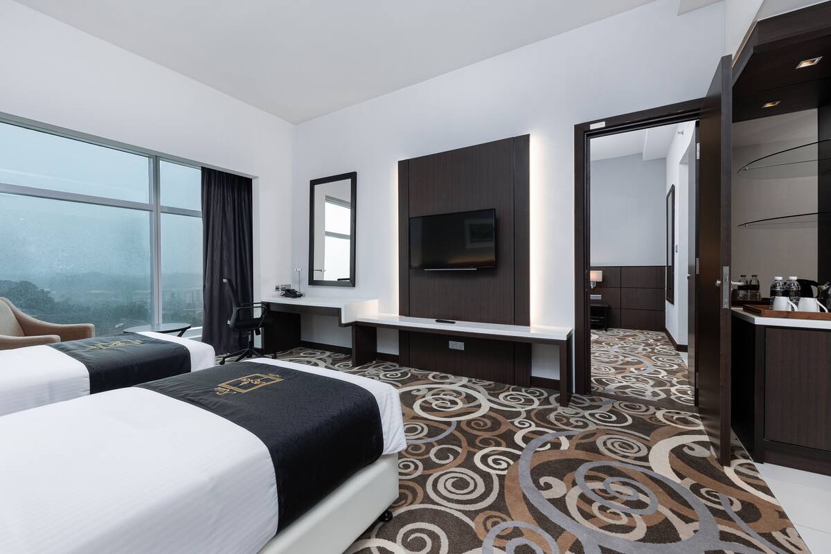 family suite | 1 bedroom, in-room safe, desk, blackout curtains