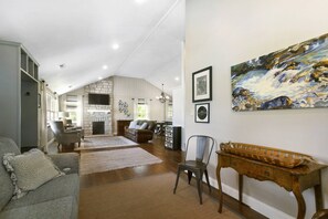 TV, foosball - Riverfront Cottage - 2 BD, Deck, Firepit, Walk to Old Mill, Parkway Access, Free Dollywood Ticket* (Pigeon Forge)