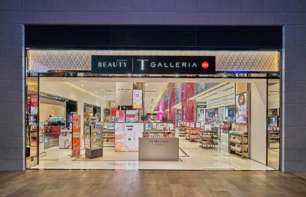 A beauty store with a prominent 'Jo Malone' display in the center. - Epic Tower - Studio City Macau (Cotai)