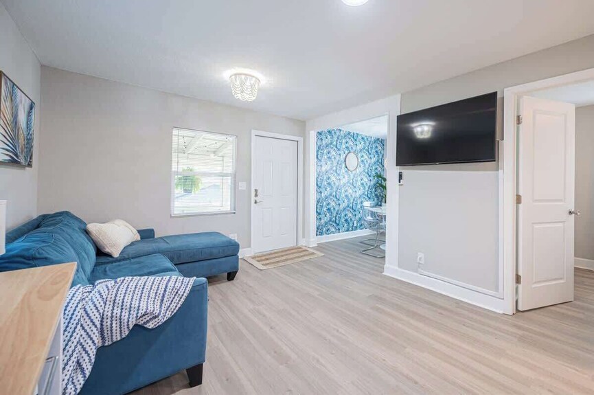 1/1 Downtown Lakeland Pet Friendly Home - Plant City, FL