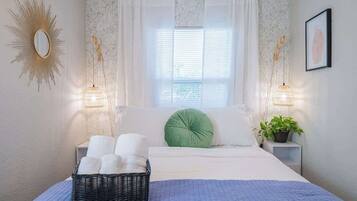 1 habitación, tabla de planchar con plancha, cuna de viaje y wifi