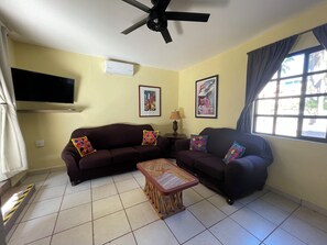 Smart TV - Casa arroyo at Bajazul just steps of waterfront and downtown (Loreto)