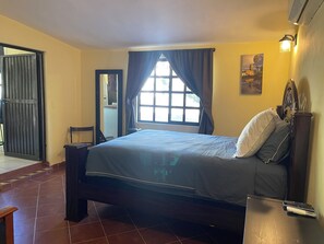 1 bedroom, WiFi, bed sheets - Casa arroyo at Bajazul just steps of waterfront and downtown (Loreto)