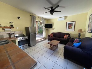 Smart TV - Casa arroyo at Bajazul just steps of waterfront and downtown (Loreto)