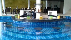 A pool area with a bar and seating. - Beststayinphuket Poolview (Patong)