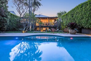 Outdoor pool - Luxury Avalon Beach house - short walk to beach. (Avalon Beach)