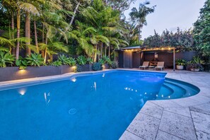 Outdoor pool - Luxury Avalon Beach house - short walk to beach. (Avalon Beach)
