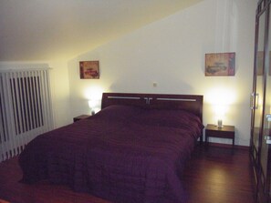 2 bedrooms, desk, travel crib, free WiFi - Mexiplatz, 200m from S Bahn, 25 Minutes from Potsdamer Platz (Berlin)