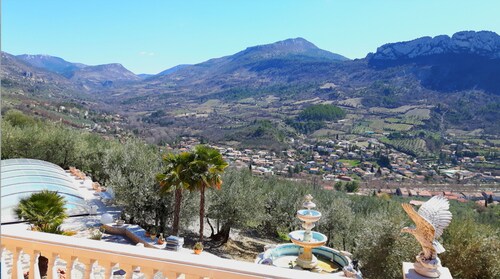 A corner of paradise for 10 guests in Drôme Provençale