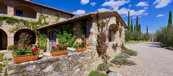 Camparone, ArcenoRentalsClub Magnificent Chianti Villa  Exclusive Pool Concierge
