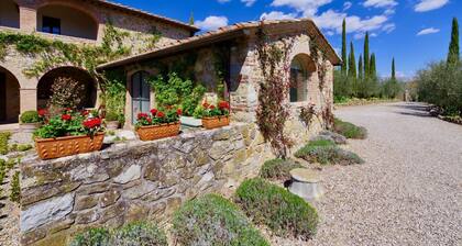 Camparone, ArcenoRentalsClub Magnificent Chianti Villa Exclusive Pool Concierge