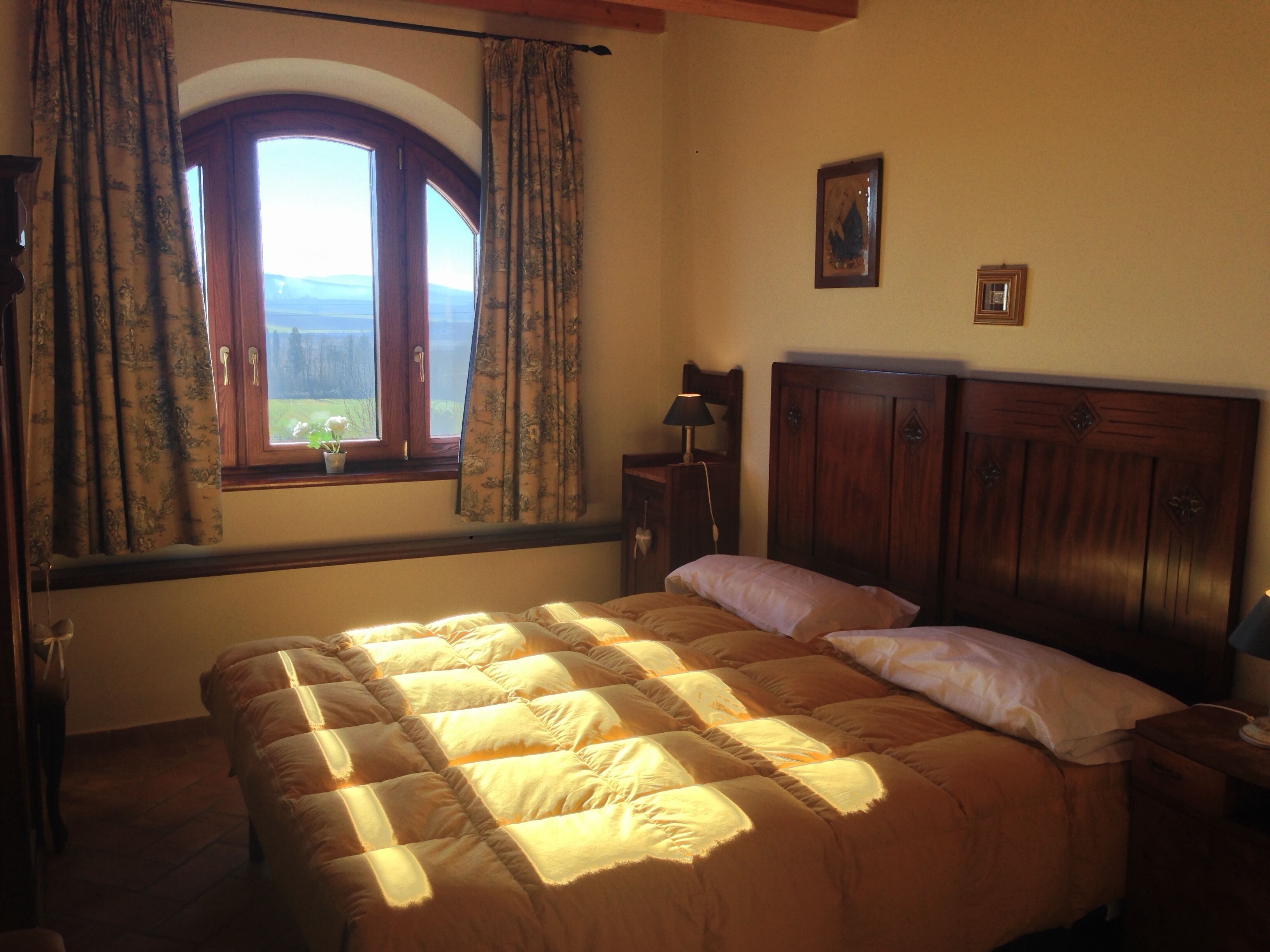 4 camere, una scrivania, ferro/asse da stiro, Wi-Fi gratuito