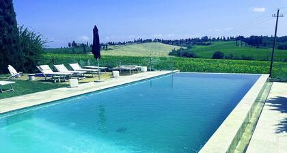 Chic Tuscan apartment pool spectacular view modern comfort wifi air conditioning