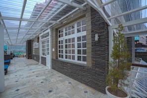 Quầy tiếp tân