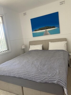 4 bedrooms - Sea Breaze is a Character family home in the heart of Shoal Bay  (Shoal Bay)
