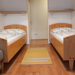 3 bedrooms, desk, iron/ironing board, travel crib