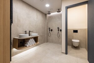 Sauna seca, sauna a vapor, massagens