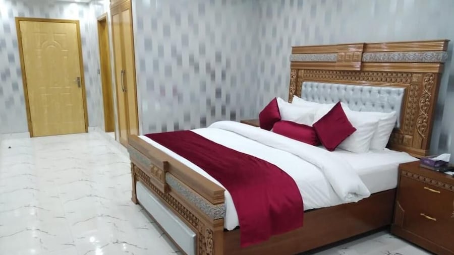 The Rich Hotel