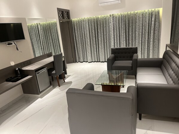 Executive-Doppelzimmer | Hochwertige Bettwaren, Betten mit Memory-Foam-Matratzen, Zimmersafe