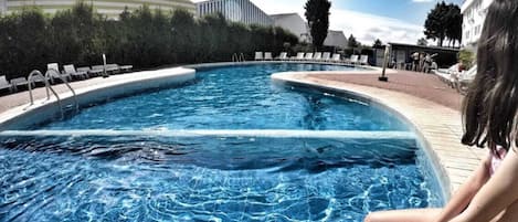 Piscine extérieure (ouverte en saison)