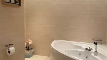 Jetted tub