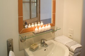 Douche, sèche-cheveux