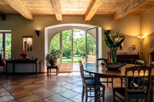 SPLENDID MAS PROVENÇAL 10 p countryside private garden swimming-pool playground