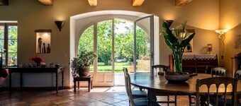 SPLENDID MAS PROVENÇAL 10 p countryside private garden swimming-pool playground