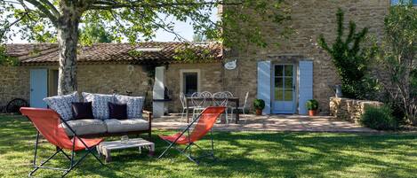 屋外ダイニングエリア