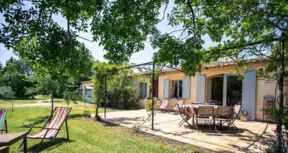 MAGNIFICENT PROVENÇAL HOUSE 6 pers 3 bedrooms garden swimmingpool playground SPA