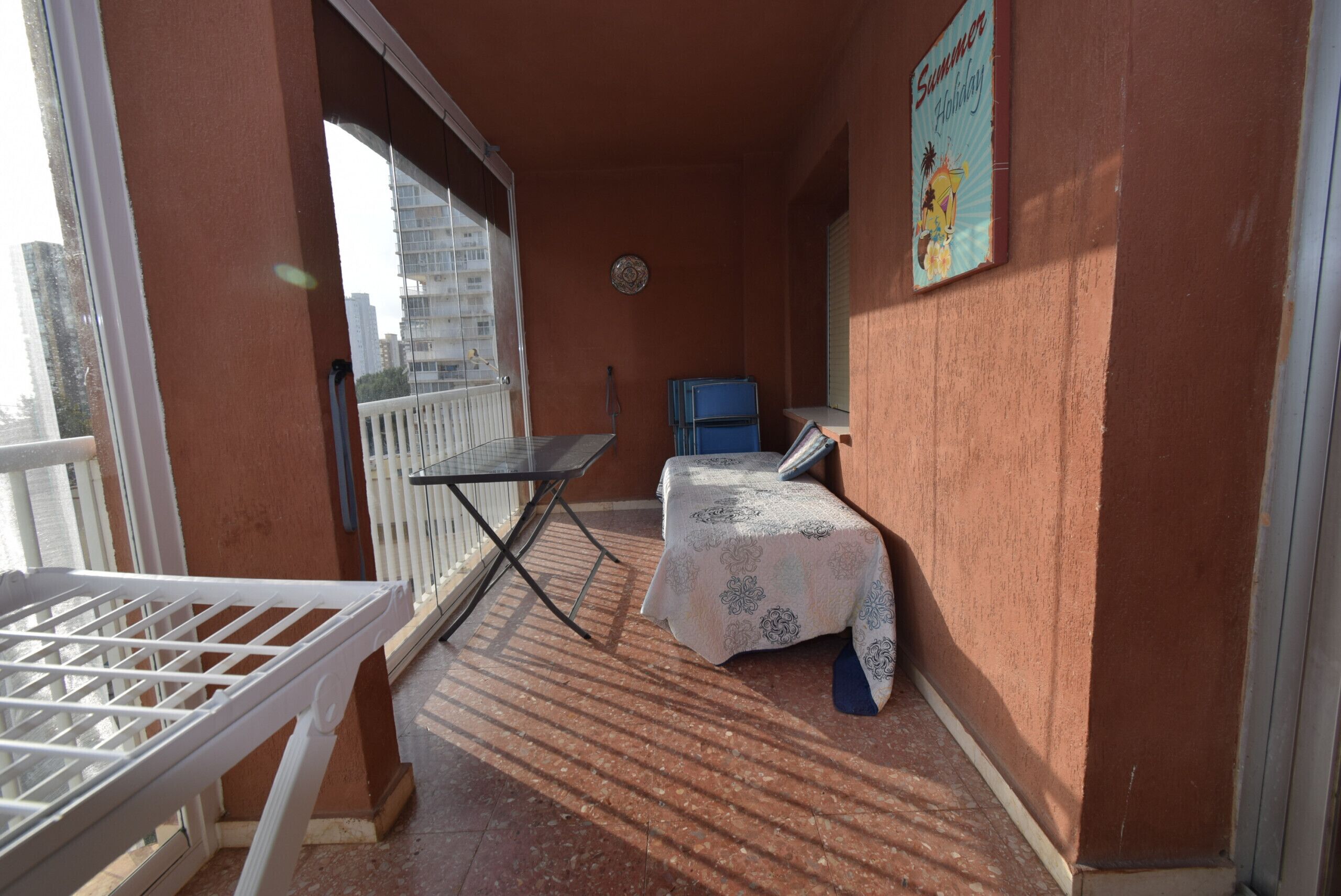 1 chambre, fer et planche à repasser, draps fournis